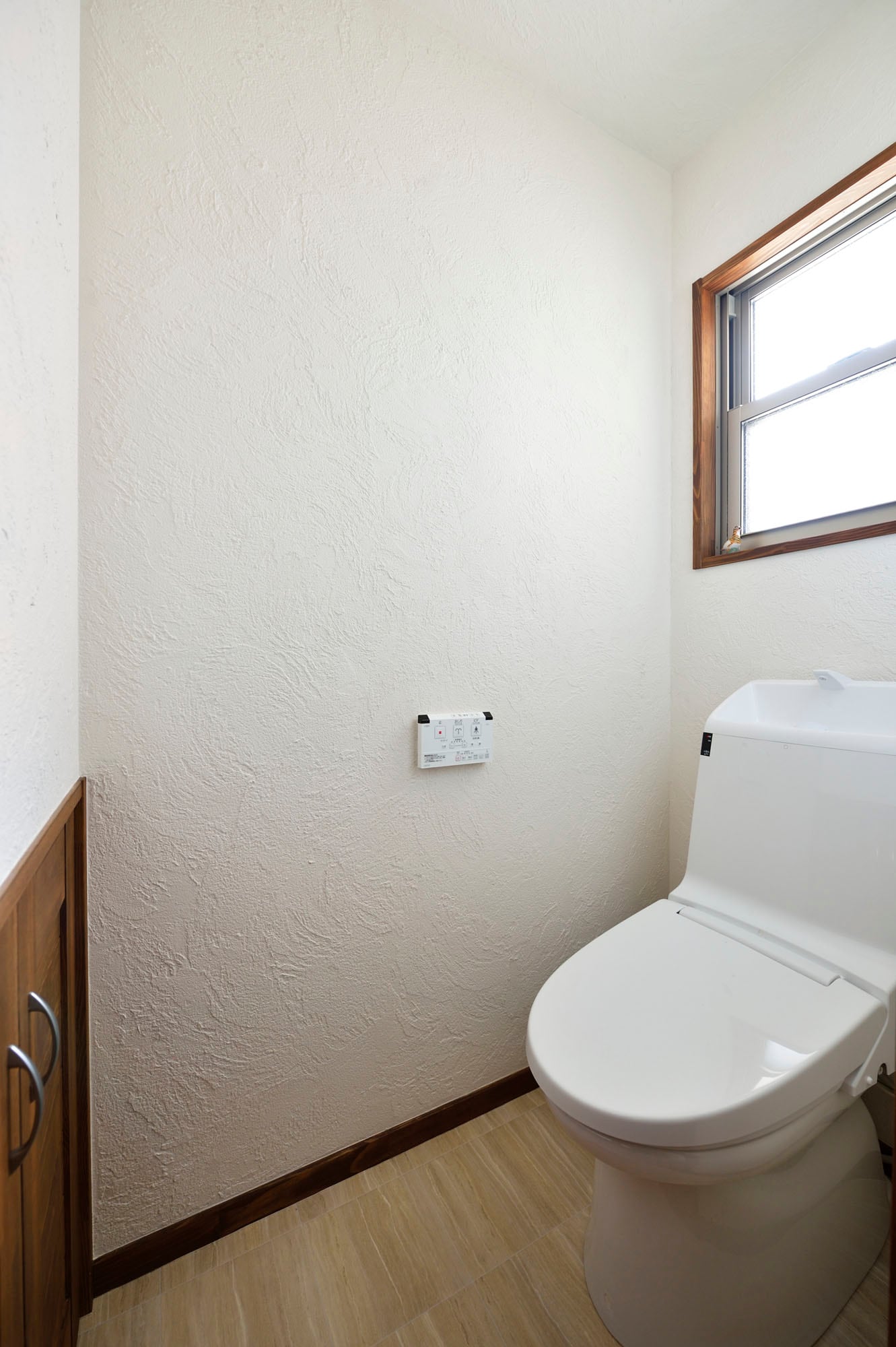 LIXIL リフォーム トイレリフォーム 明るく白いトイレ。東京都杉並区 D様邸