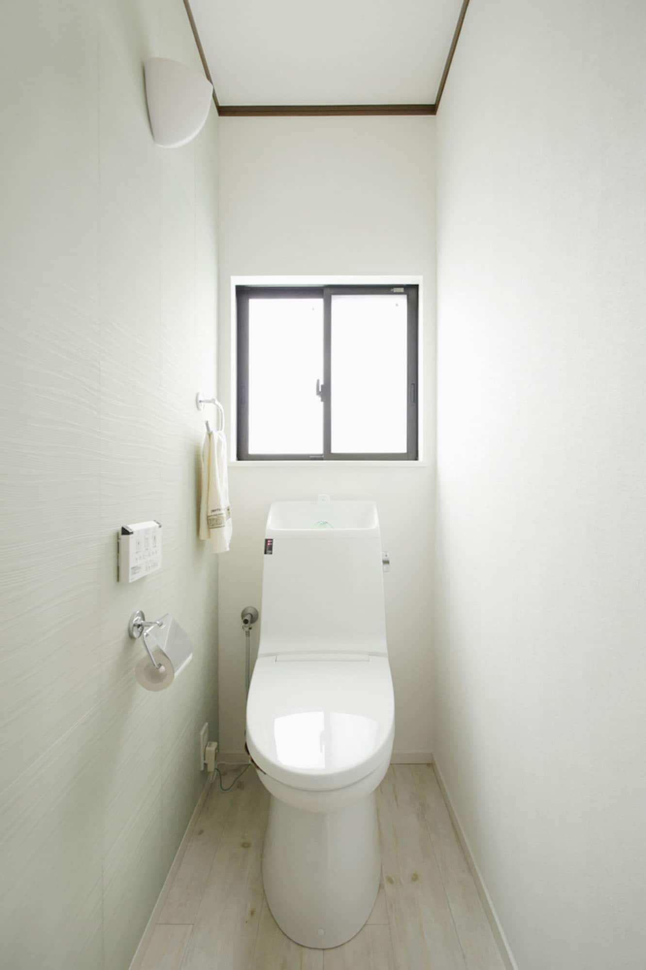 LIXIL リフォーム トイレリフォーム 白いトイレ。斜めを味方にした家（T様邸） 神奈川県横浜市