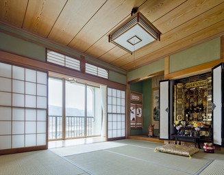 仏間や床の間を、別の和室から移築。家の歴史を刻みます。の写真
