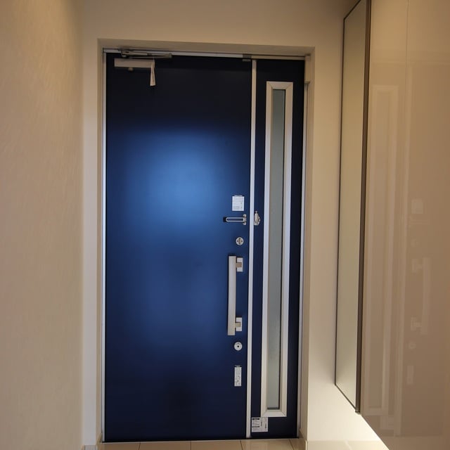 Lixil リフォーム リフォーム事例と費用の相場 玄関ドアのリフォーム事例 ｉ様邸リノベーション工事 玄関ドア